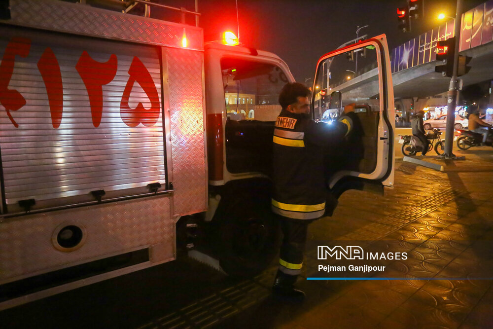 نجات ۱۱۱ نفر از حریق و حوادث توسط آتش‌نشانان اصفهان