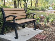 نصب نیمکت‌های پارکی در گلزار شهدای خرم‌آباد