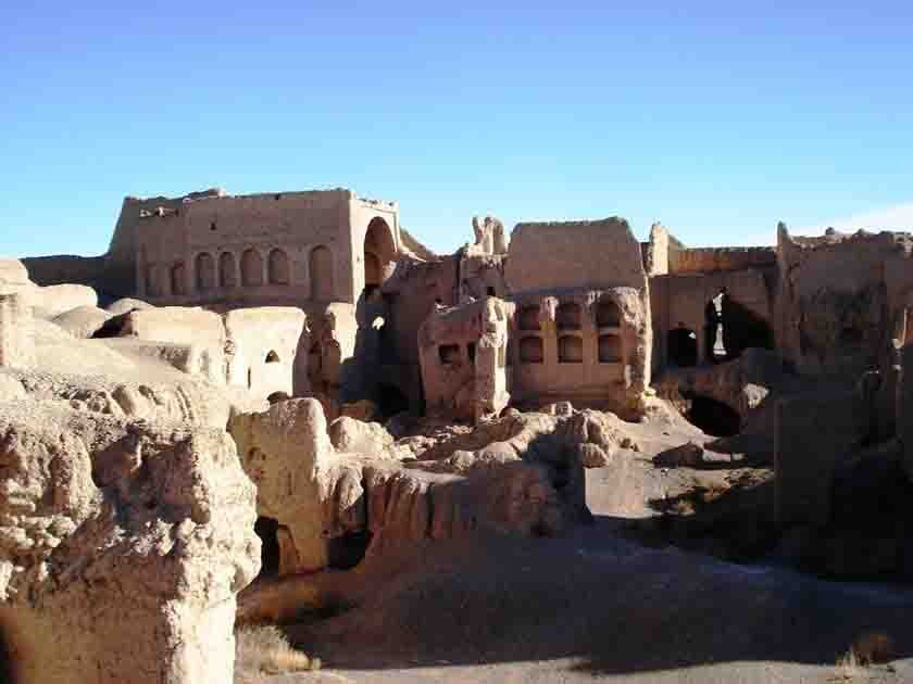 قلعه مورچه‌خورت؛ دومین بنای خشتی جهان