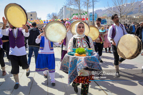 حرکت کاروان شادی در شهر گز