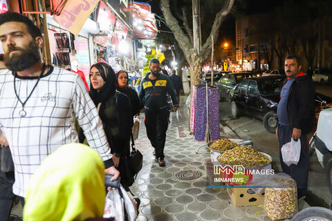 تکاپوی خرید شب عید در بازار لنجان