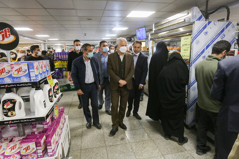 بازدید شهردار اصفهان از فروشگاه کوثر هفت
