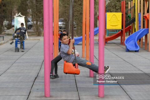 سومین روز بهار در باغ فدک