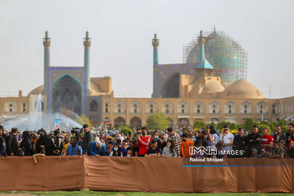 ساعات بازدید بناهای تاریخی میدان امام(ره) اصفهان افزایش یافت