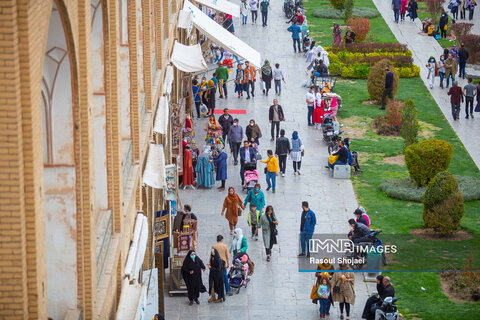 نقش جهان میزبان مسافران نوروزی