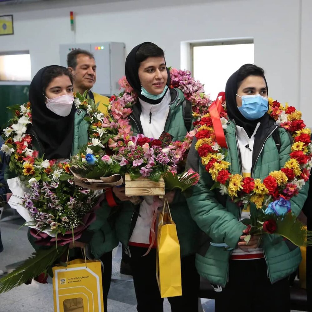 استقبال باشگاه ذوب آهن از دختران افتخار آفرین هندبال ایران