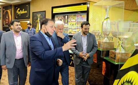 بازدید شهردار اصفهان از ورزشگاه نقش جهان و تمرینات تیم سپاهان