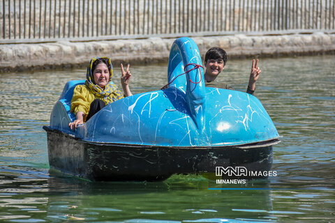 نهمین روز تعطیلات نوروزی در باغ فدک