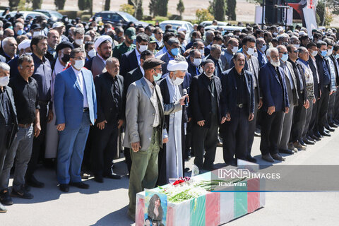 تشییع و خاکسپاری پیکر مادر سردار شهید حسین قجه ای در زرین شهر