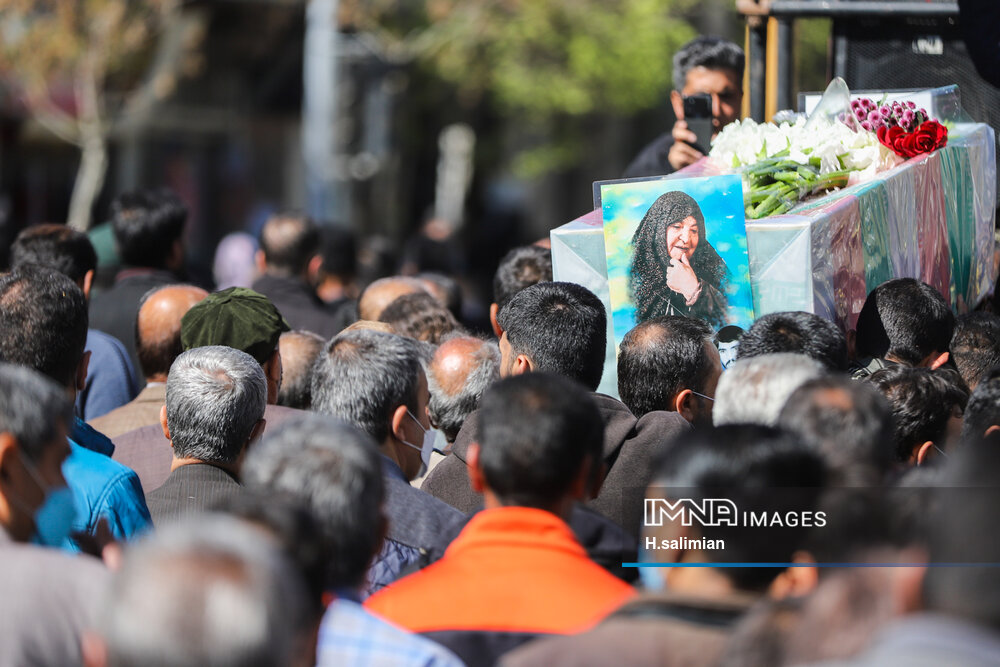 تشییع و خاکسپاری پیکر مادر سردار شهید حسین قجه ای در زرین شهر
