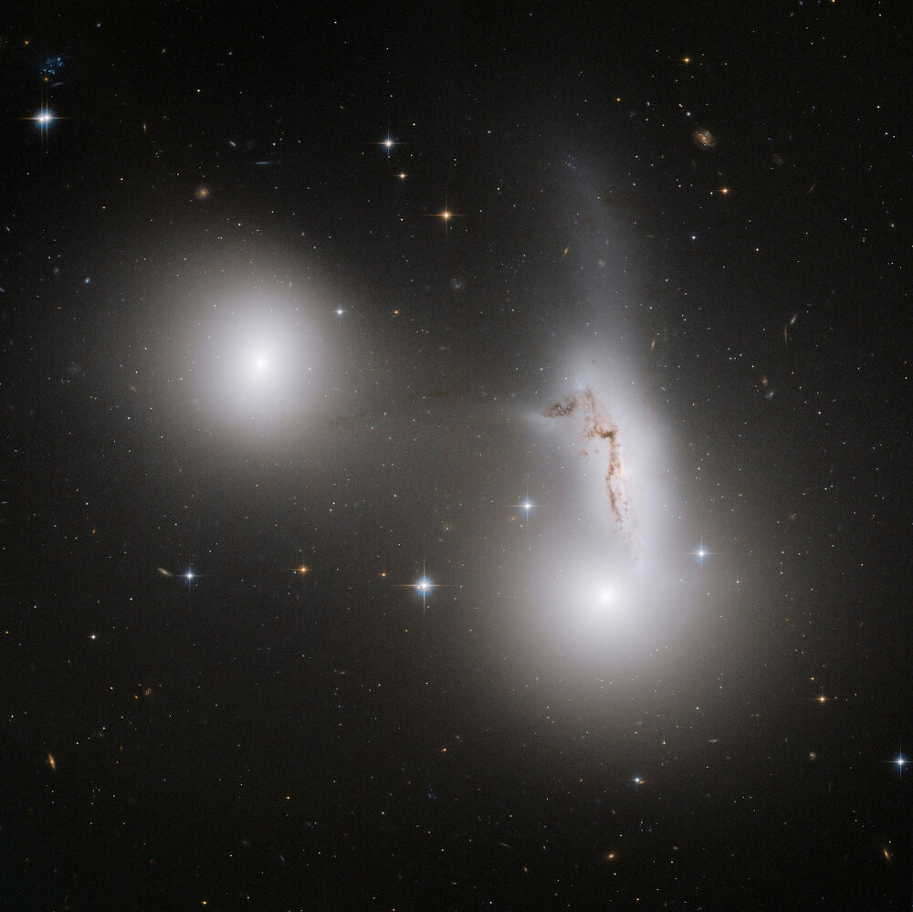 NGC7172؛ کهکشانی درخشان پوشیده در لایه‌های گردوغبار