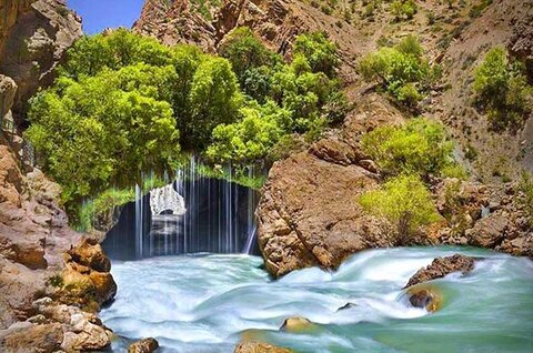 آبشار آب ملخ؛ عجیب‌ترین جاذبه طبیعی ایران