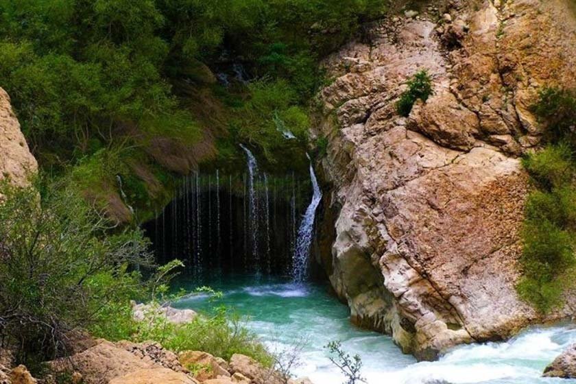 آبشار آب ملخ؛ عجیب ترین جاذبه طبیعی ایران