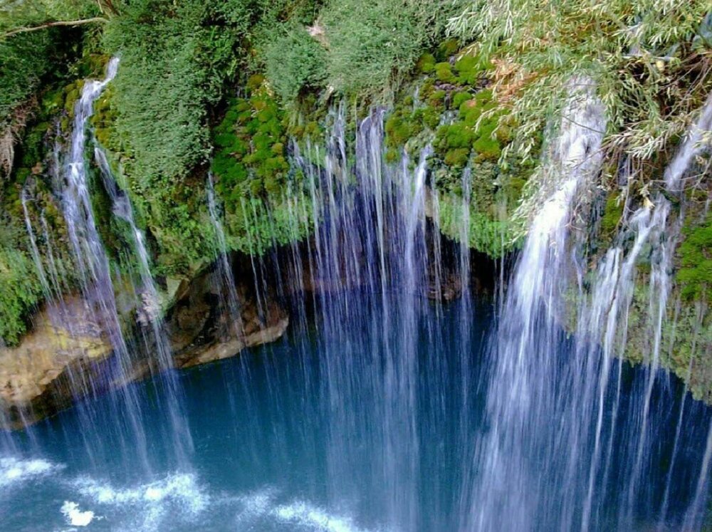آبشار آب ملخ؛ عجیب ترین جاذبه طبیعی ایران