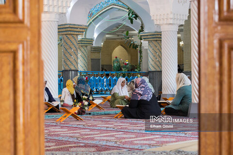 جزء خوانی قرآن کریم در مسجد جامع سنندج