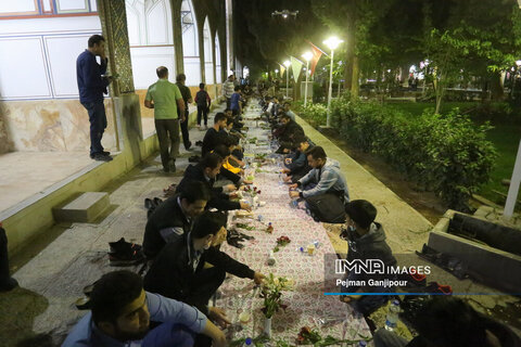 مراسم افطاری در مدرسه چهارباغ