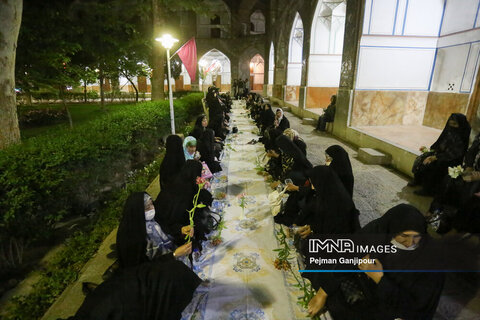 مراسم افطاری در مدرسه چهارباغ