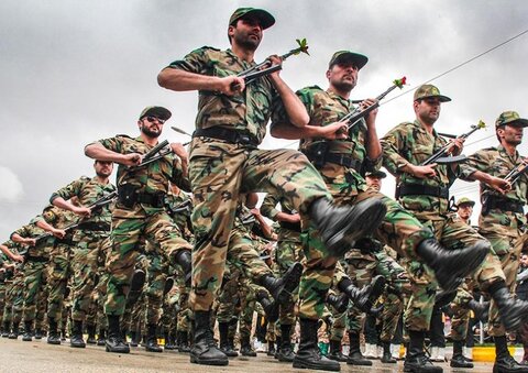 ارتش در کنار سپاه و فراجا حافظ امنیت داخلی کشور است