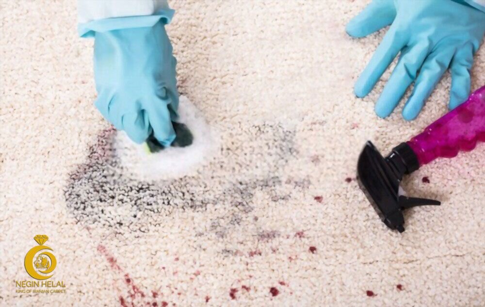 پاک کردن لاک از روی فرش با ۵ راهکار عملی ساده خانگی