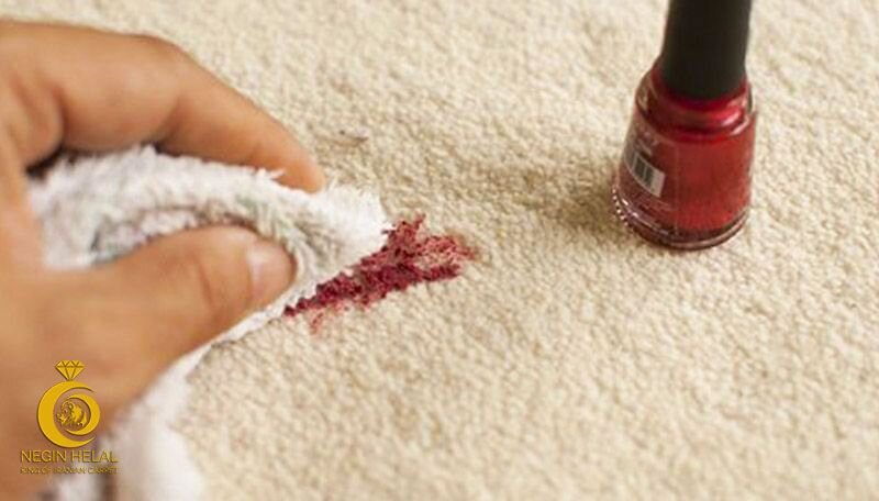 پاک کردن لاک از روی فرش با ۵ راهکار عملی ساده خانگی