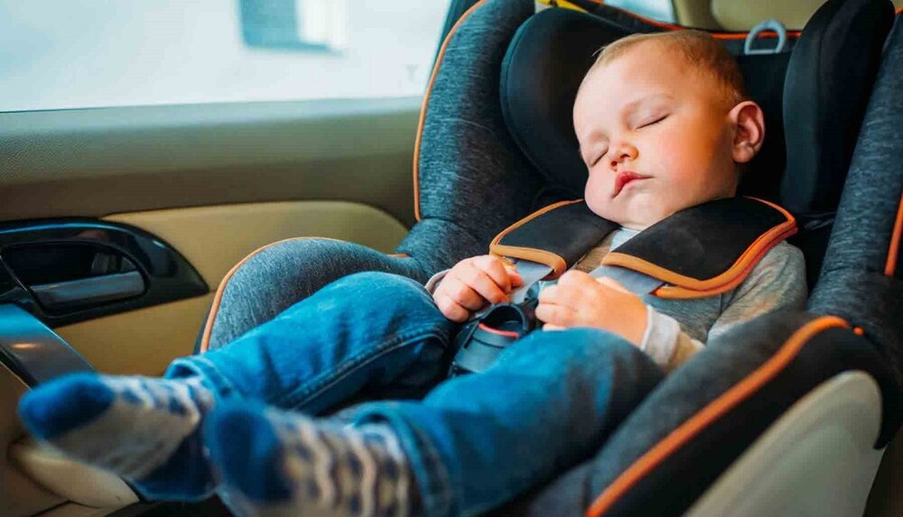 تنها گذاشتن کودک در خودرو چه تبعاتی دارد؟