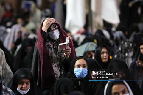 Iranians keep vigil during Laylat Al Qadr