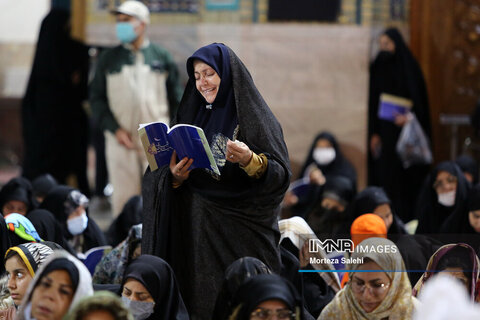 Iranians keep vigil during Laylat Al Qadr