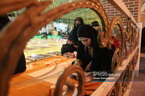 Iranians keep vigil during Laylat Al Qadr