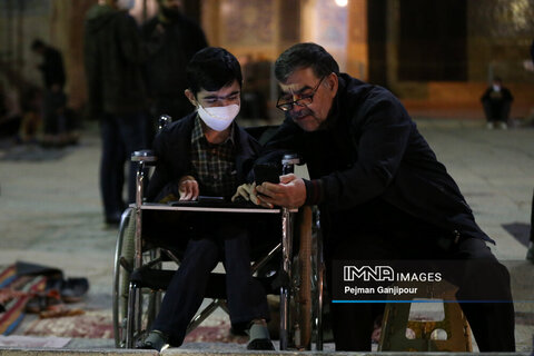 Iranians keep vigil during Laylat Al Qadr