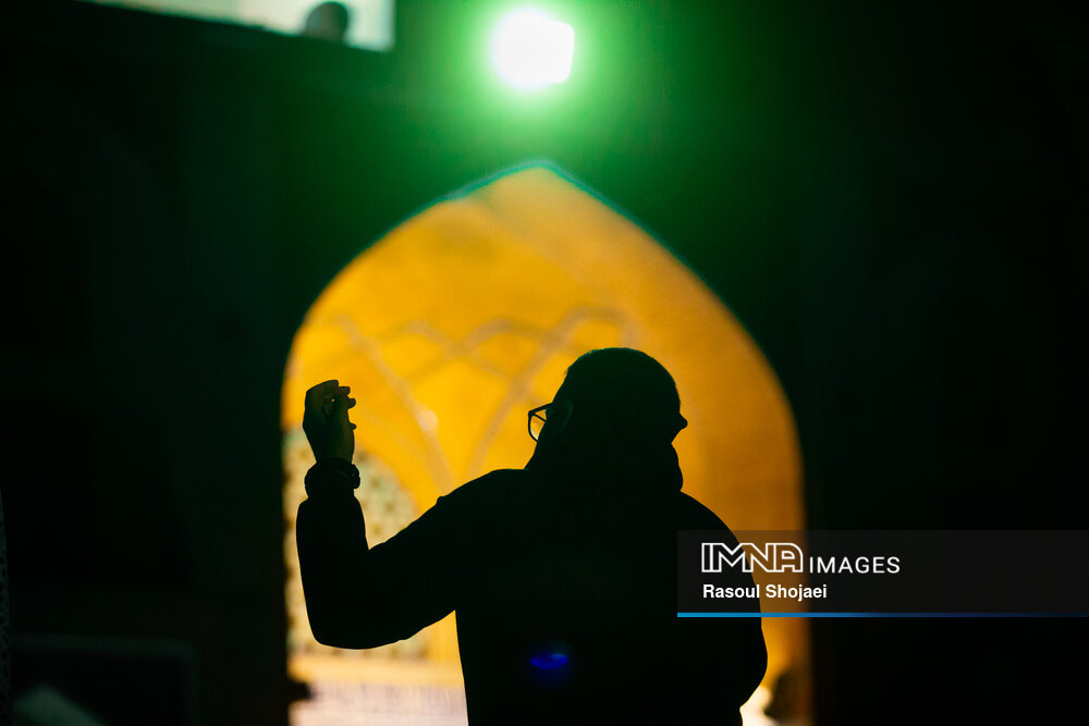 احیای شب نوزدهم ماه رمضان در تخت فولاد