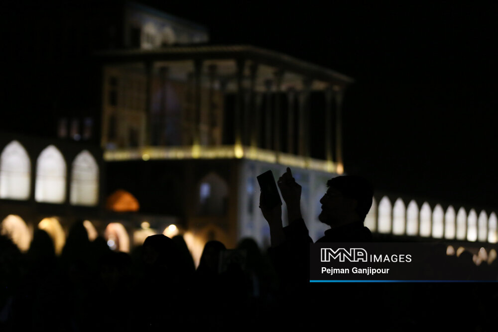احیای شب نوزدهم ماه رمضان در میدان امام خمینی(ره)