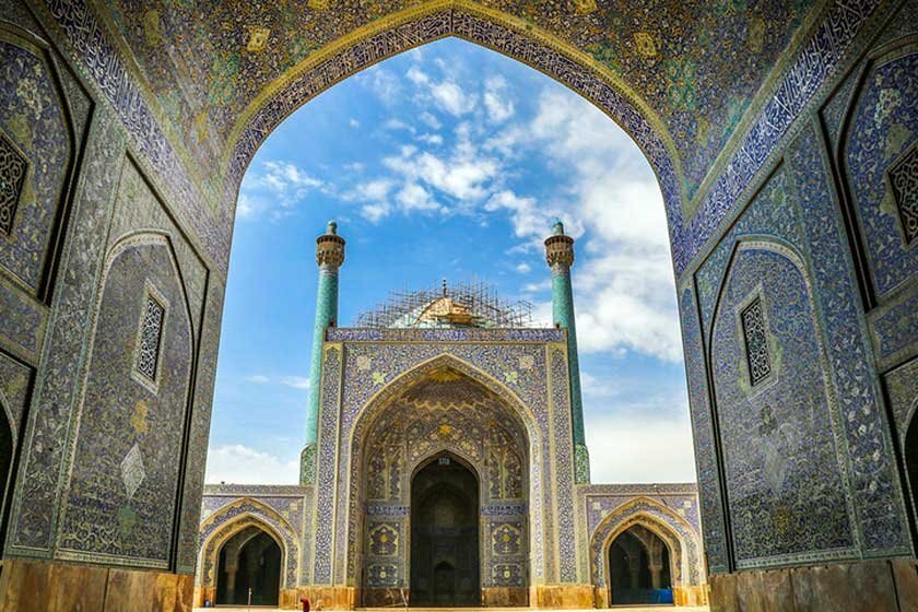 مسلمان شدن گردشگر بلاروسی در مسجد امام اصفهان