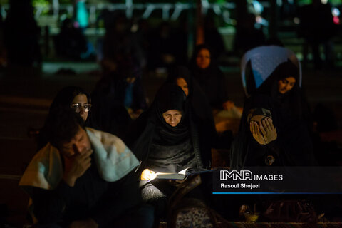 احیای شب بیست و یکم ماه رمضان در باغ بانوان طلوع