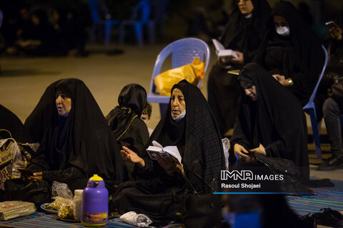 احیای شب بیست و یکم ماه رمضان در باغ بانوان طلوع