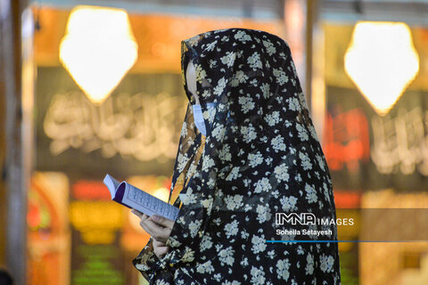احیای شب بیست و یکم ماه رمضان در شاه چراغ
