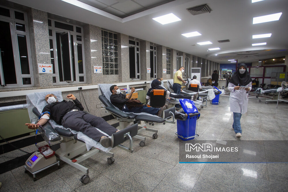 اهدای خون در ماه رمضان منافاتی با روزه‌داری ندارد / ذخیره خون مشهد در وضعیت آبی