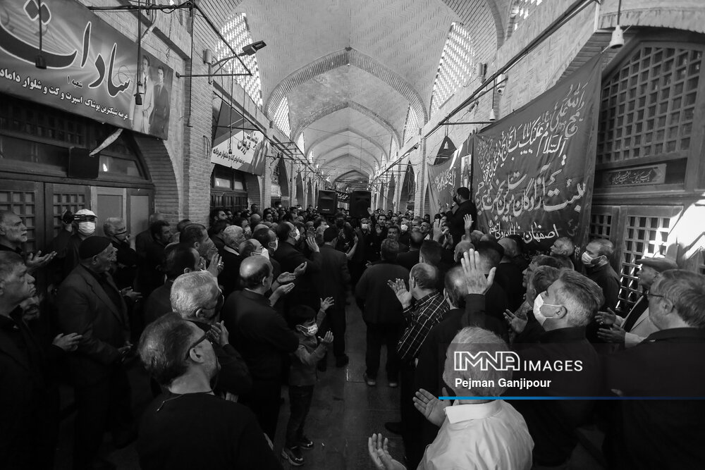 قافله عزاداری امام علی(ع) در بازار اصفهان