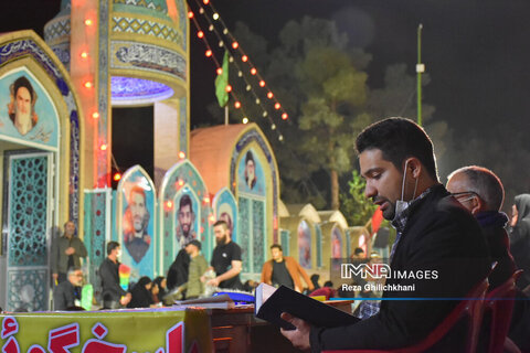 مراسم شب قدر در گلستان شهدای نجف آباد