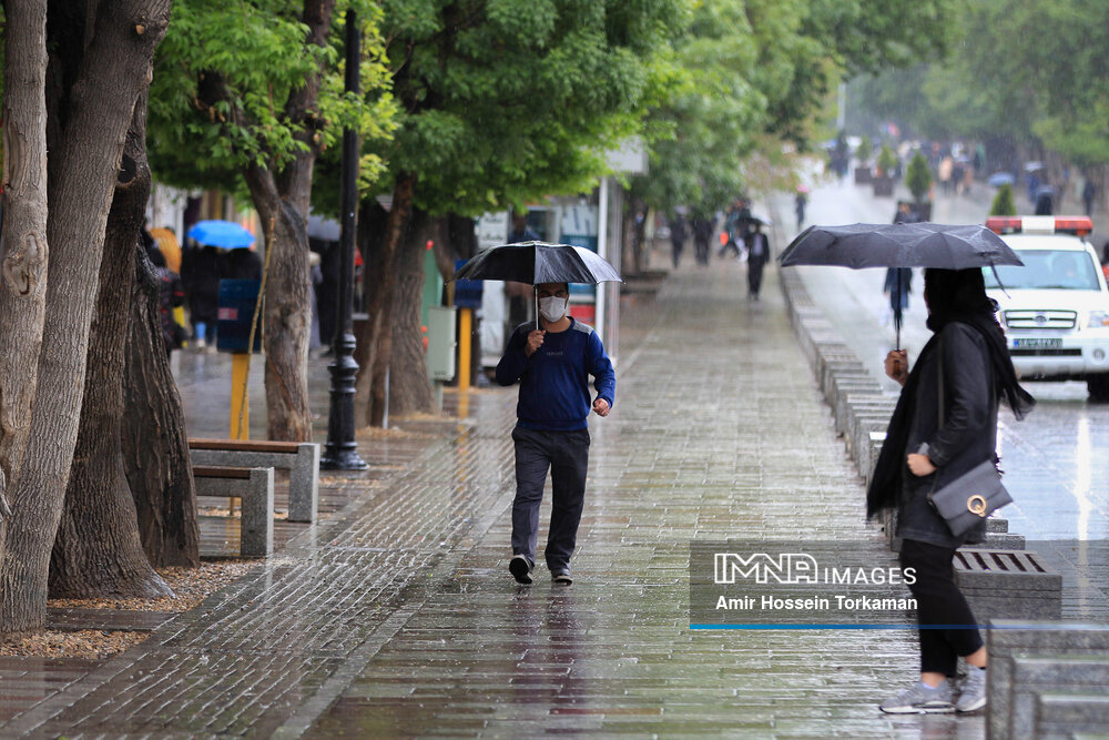 رگبارهای بهاری همراه با رعدوبرق و وزش باد شدید اصفهان را در برمی‌گیرد