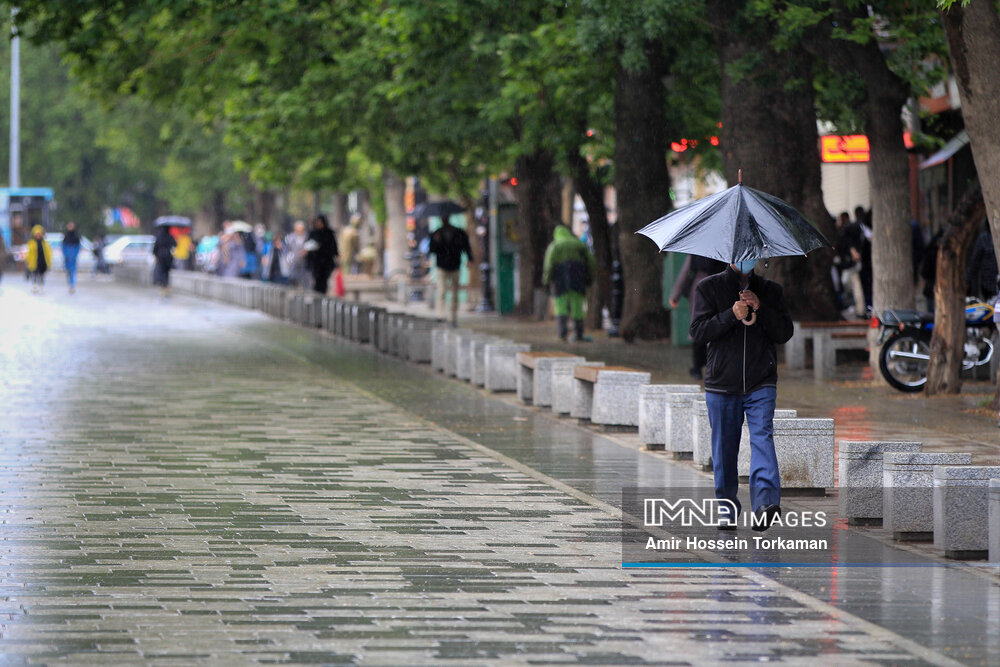 بارش‌های رگباری در اصفهان شدت می‌یابد/کاهش دو تا سه درجه‌ای دمای هوا