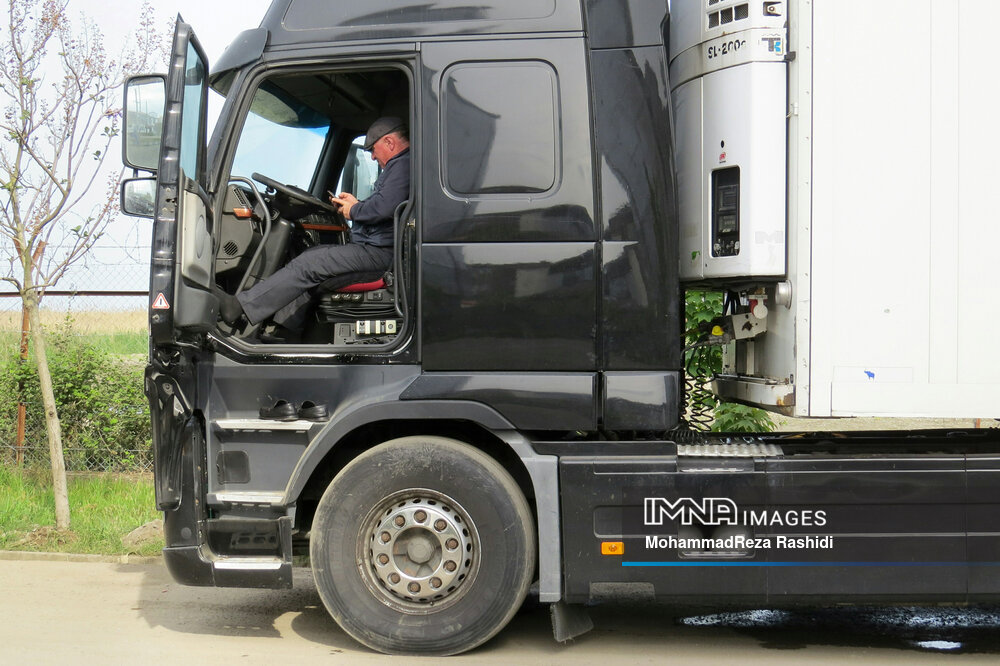 همکاری گمرک با خروج موقت ۷هزار کامیون حامل تجهیزات مواکب