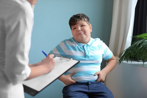 اضافه وزن در دوران کودکی چه خطراتی به همراه دارد؟