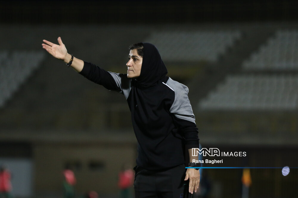 صحبت های سرمربی تیم فوتبال زنان البرز پس از تساوی برابر ذوب آهن+فیلم