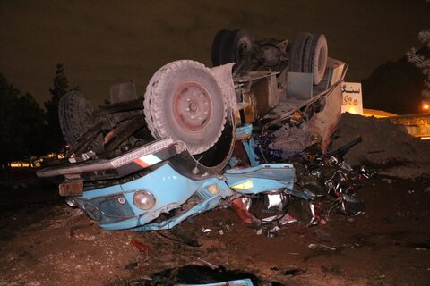 آزادسازی راننده کامیون حبس شده درپی تصادف در جاده شاهین‌شهر 