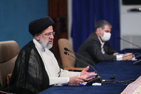 هیچ‌کس حق ندارد به زبان زور با ملت ایران سخن بگوید