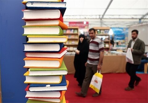 ۱۰۰ هزار جلد کتاب آموزشی به شهرداری‌های کم برخوردار کشور اهدا شد
