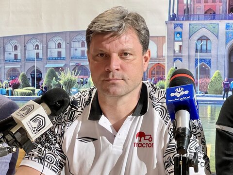 ساغلام: تراکتورِ آشفته را تحویل گرفتم/طلسم‌های زیادی شکستیم و خارج از خانه هم می‌بریم+فیلم