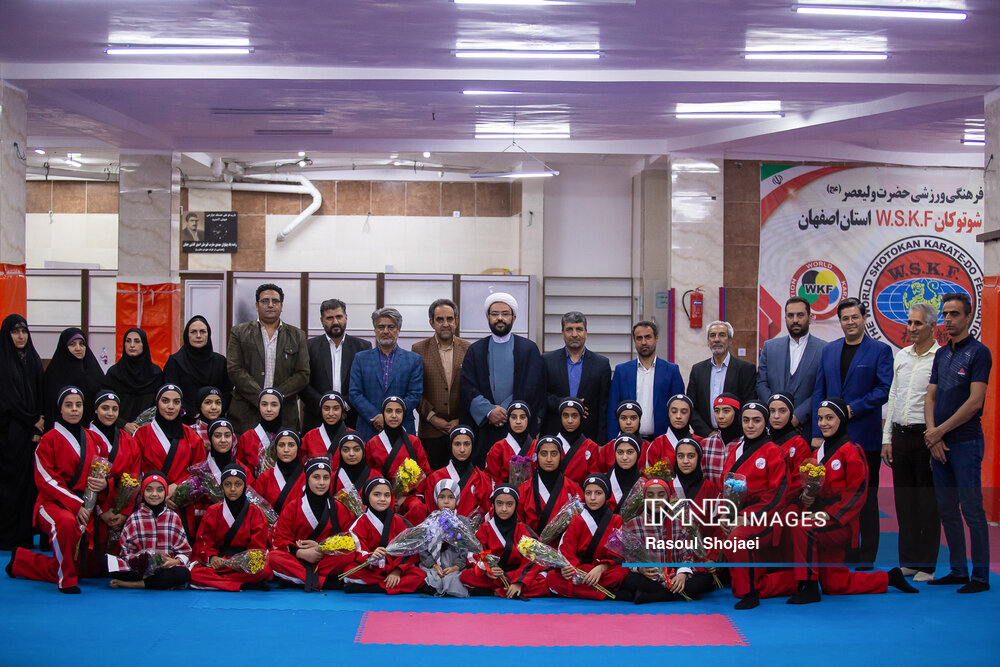 دیدار اعضای شورای شهر با دختران رزمی کار اصفهان