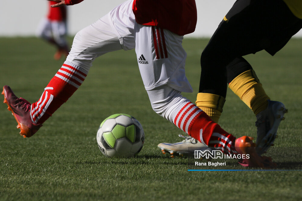 لیگ برتر فوتبال بانوان، فرزند دوست نداشتنی برای باشگاهها