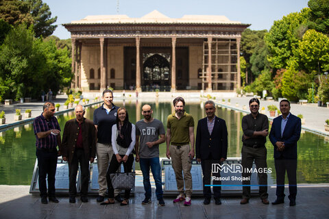 بازدید رئیس بنیاد جهانی انرژی از آثار باستانی اصفهان